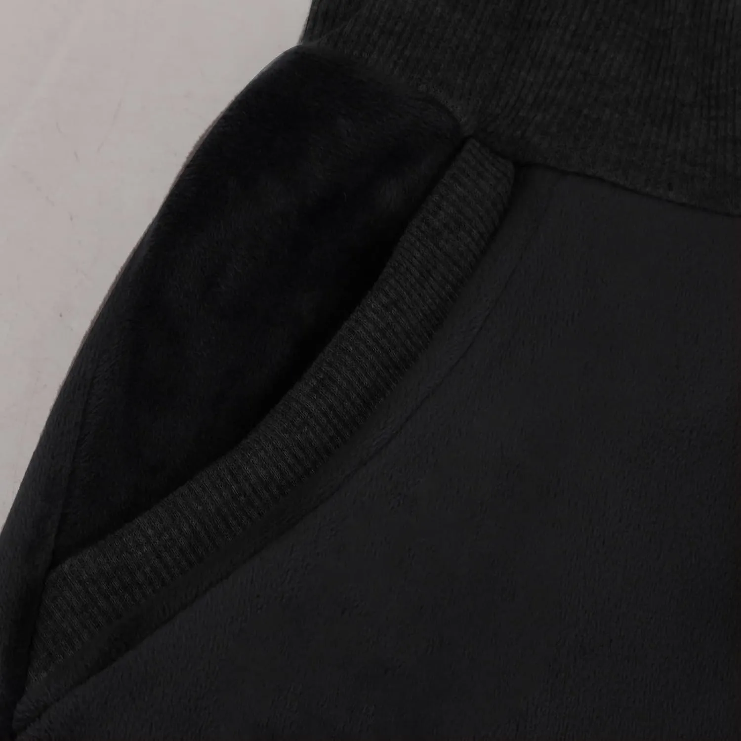 Women's Velvet Joggers Fleece Lined Soft Warm Winter Sweatpants Velour Casual Drawstring Running Pants with Pocket